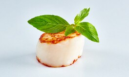 7.	Scallops and sweet basil