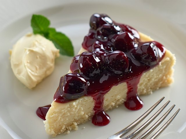 White chocolate and cherry cheesecake