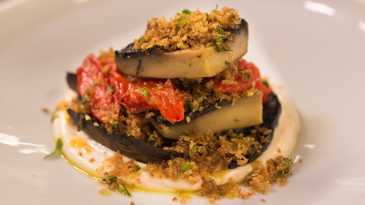 Slow cooked portobello mushroom with smoked onion and garlic Mayo