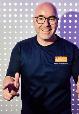 JIRAROJ NAVANUKROH 
AND MAURITS VAN VROENHOVEN